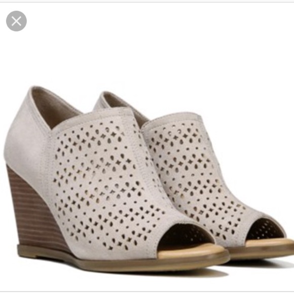 dr scholls closed toe sandals